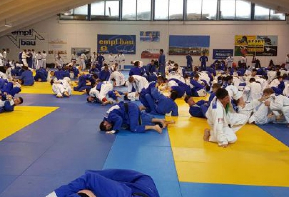 L’équipe d’Azerbaïdjan de judo effectue une séance d’entraînement à l’étranger