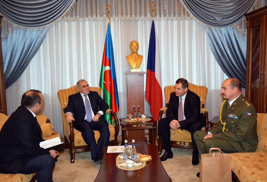 Tschechische Botschafter in Aserbaidschan wird über Tätigkeit von Ministeriums für Verteidigungsindustrie informiert