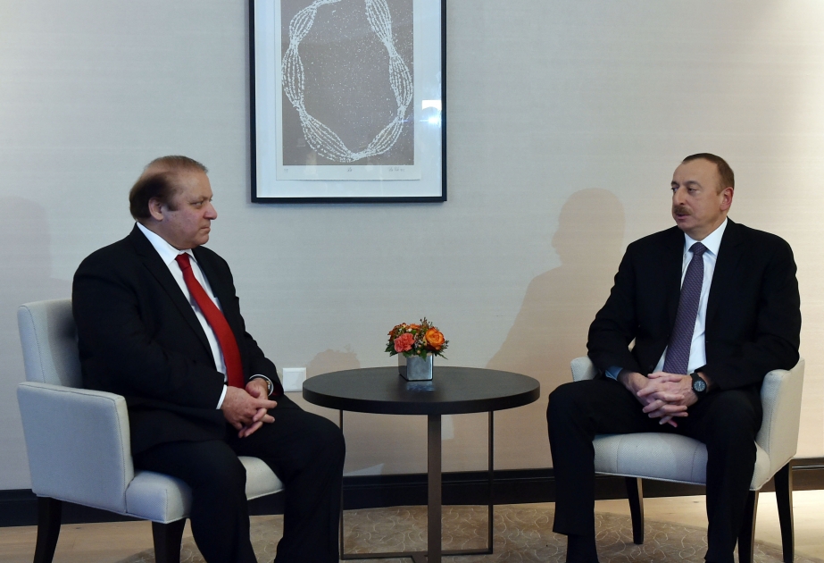 Aserbaidschans Präsident Ilham Aliyev trifft sich mit Premierminister von Pakistan VIDEO