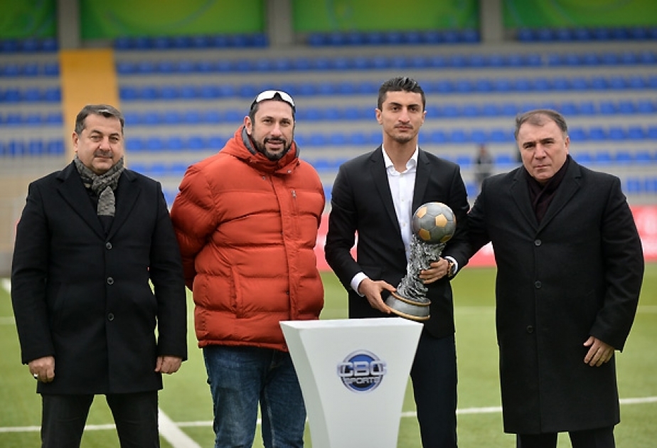 “Neftçi” futbol klubuna kubok təqdim olunub