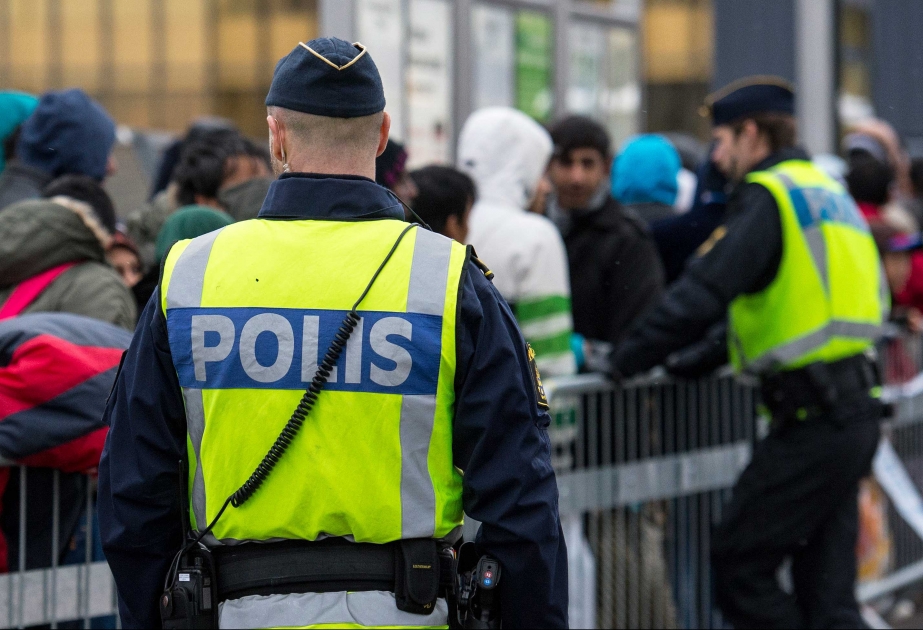 Полиция Швеции требует больше средств и сотрудников, чтобы справится с ситуацией с беженцами
