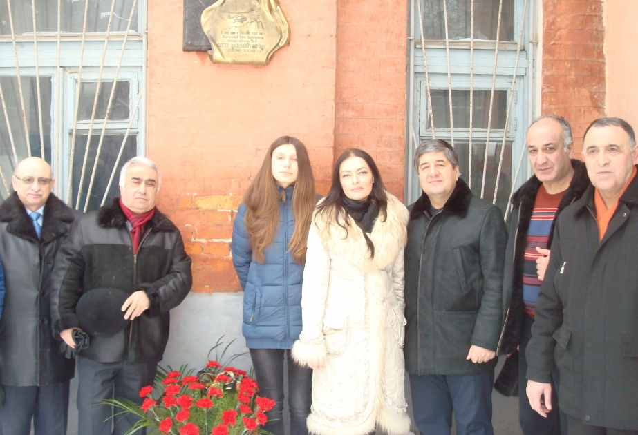 Наши соотечественники в Харькове возложили цветы к мемориальной доске Национальному герою Азербайджана Виктору Серегину