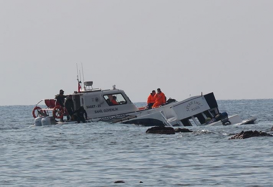 33 dead as refugee boat sinks off western Turkey