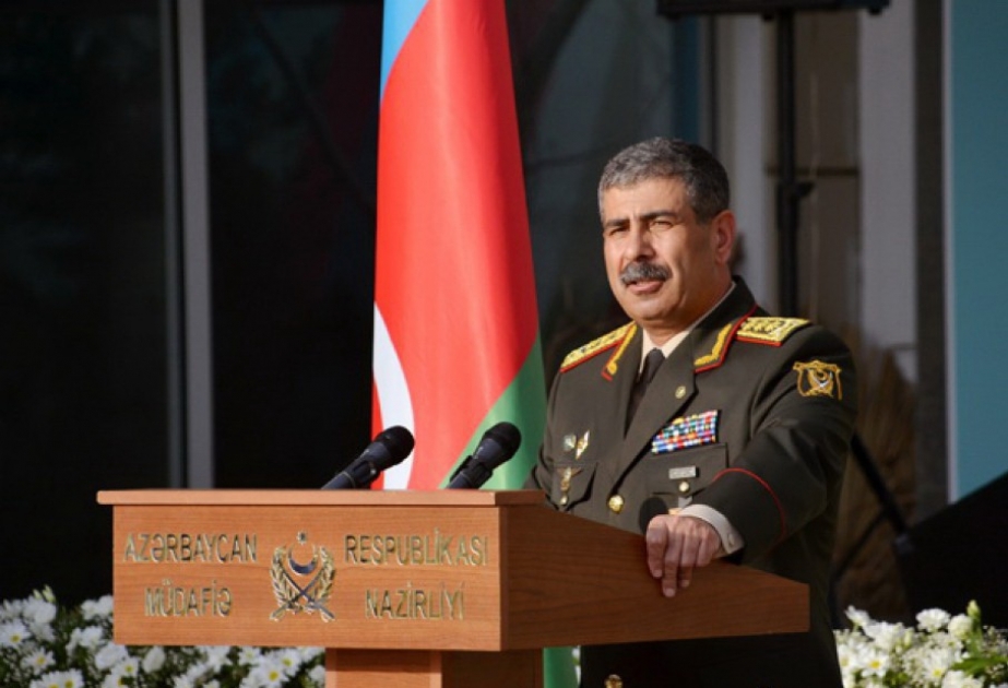 Müdafiə naziri Azərbaycan Gəncləri Günü münasibətilə Silahlı Qüvvələrin şəxsi heyətini təbrik edib