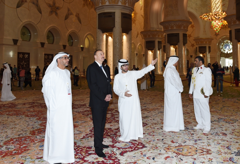Le président Ilham Aliyev visite la Grande Mosquée Cheikh Zayed à Abou Dabi VIDEO