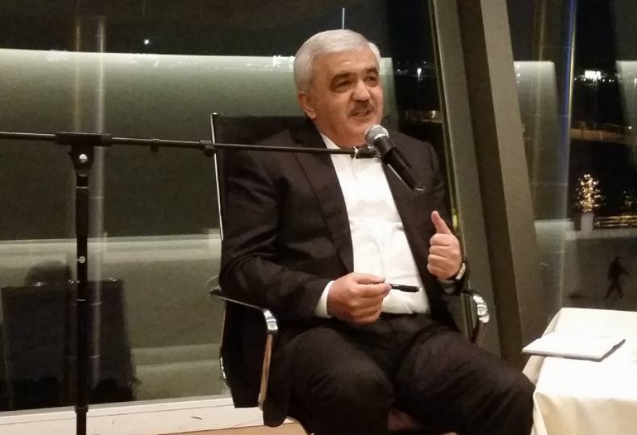 SOCAR president talks to BHOS students at ‘no necktie’ meeting