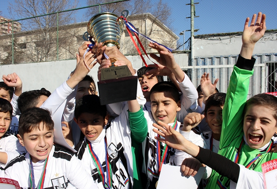 “Neftçi” klubunun U-12 komandası “Qış kuboku”nun qalibi olub