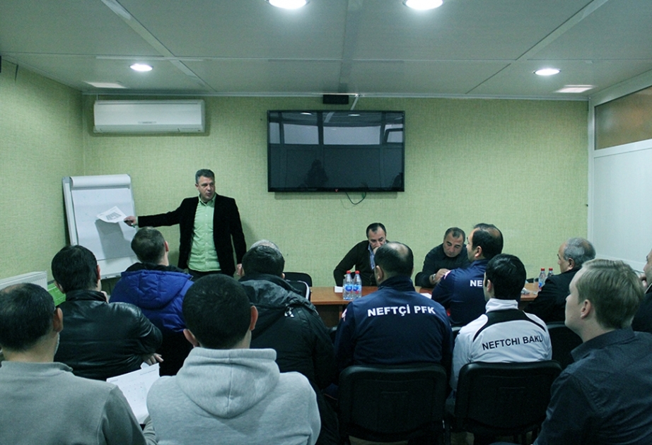 “Neftçi” Futbol Akademiyasının məşqçiləri ilə görüş keçirilib