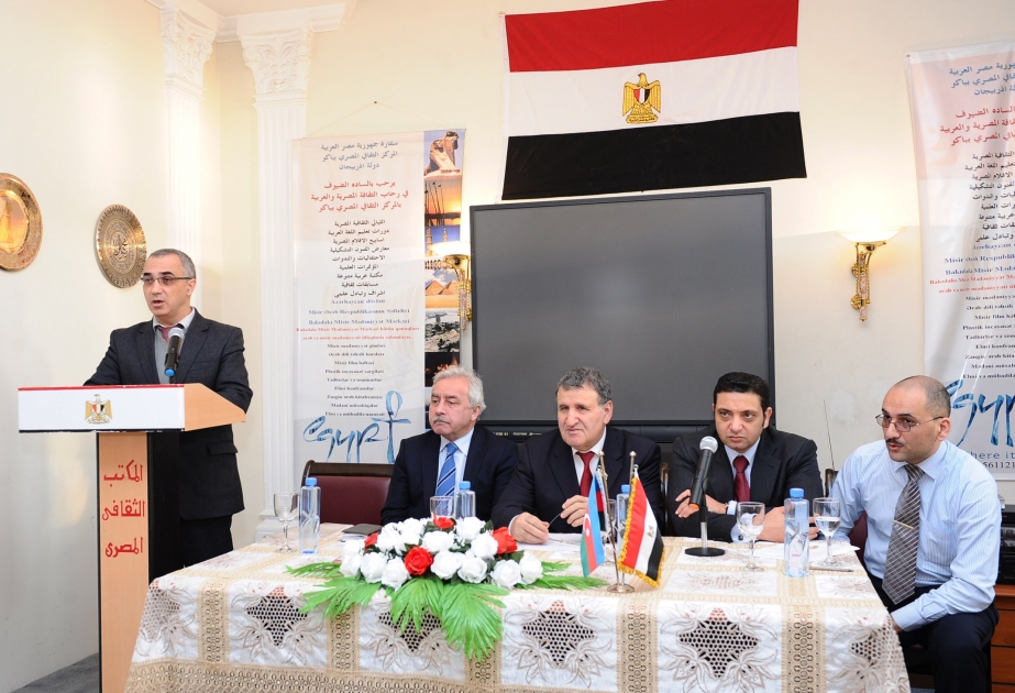 بحث نموذج أذربيجان للتعددية الثقافية في ندوة علمية دولية