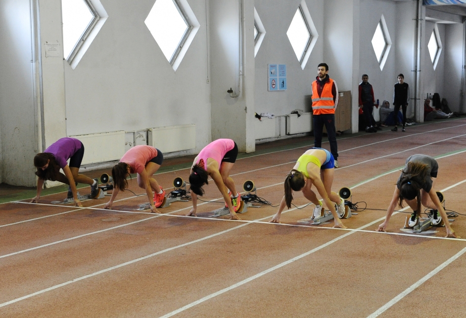 Atletika üzrə Azərbaycan çempionatının birinci günündə 130-dək idmançı yarışıb