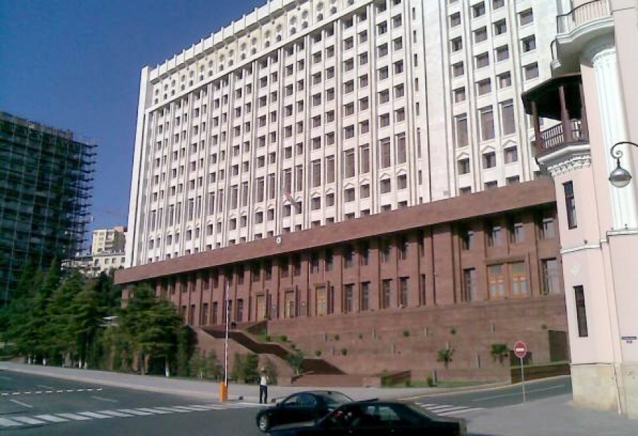 与亚开行代表团讨论经济改革问题