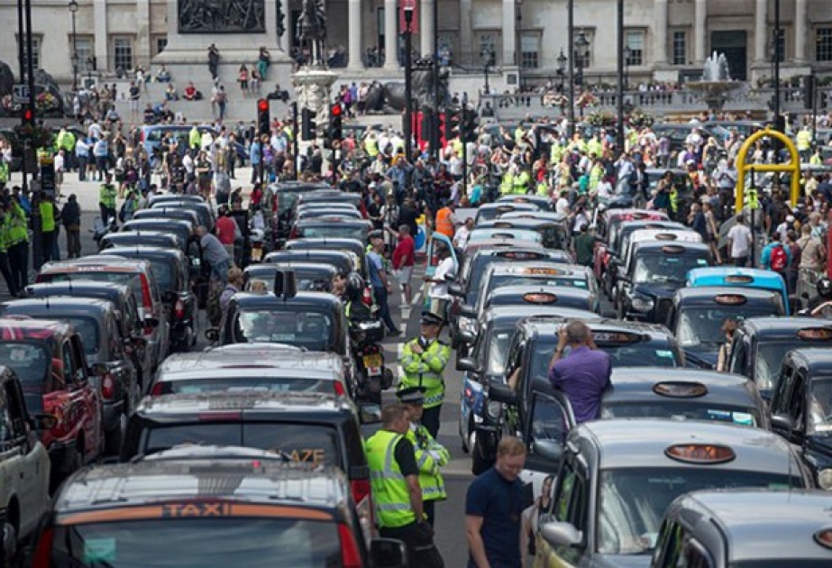 Таксисты Лондона требуют уравнять их в правах с Uber