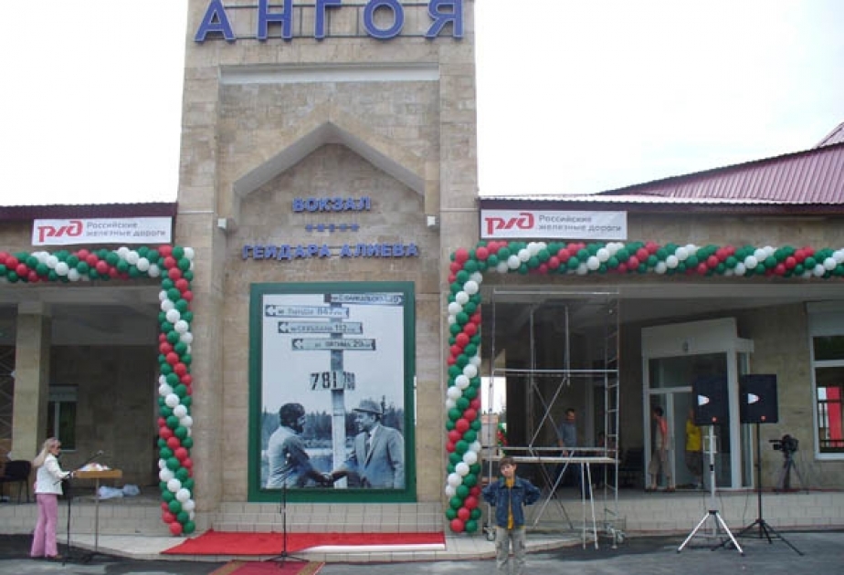 Памятник Гейдару Алиеву в знак дружбы и благодарности