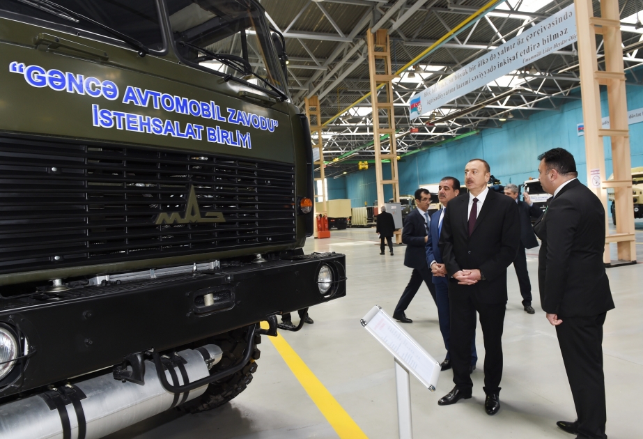 Präsident Ilham Aliyev besucht Ganja Automobilwerk VIDEO