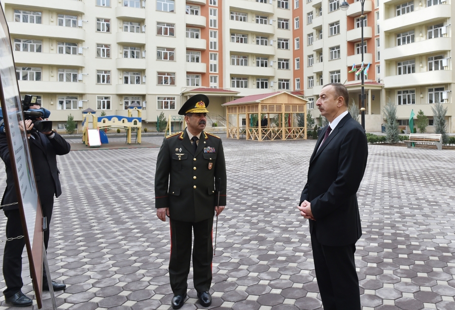 Präsident Ilham Aliyev weiht für Militärangehörige gebaute Wohnhäuser in Ganja ein VIDEO
