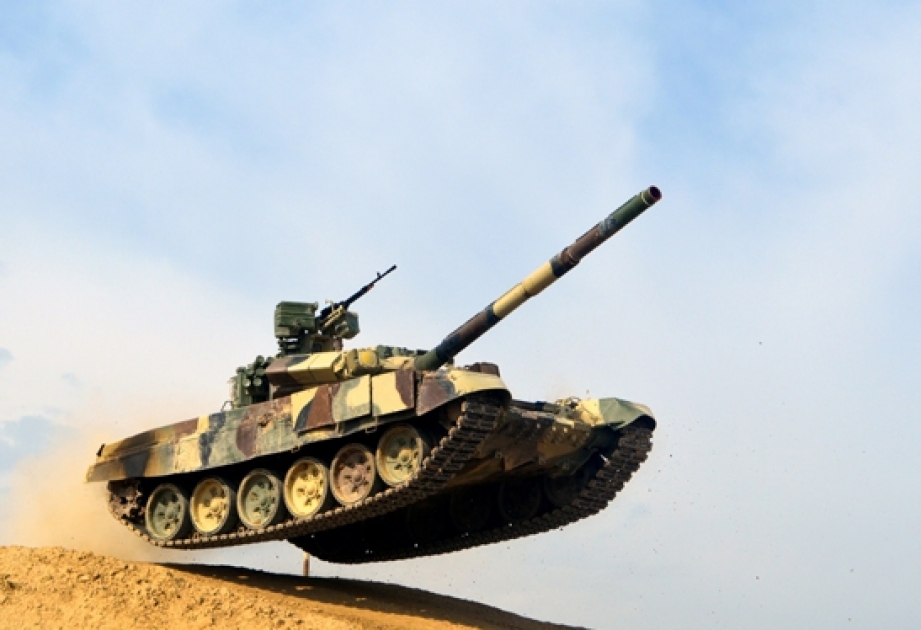 In militärischen Einheiten finden Wettbewerbe „Die beste Panzerbesatzung“ statt VIDEO