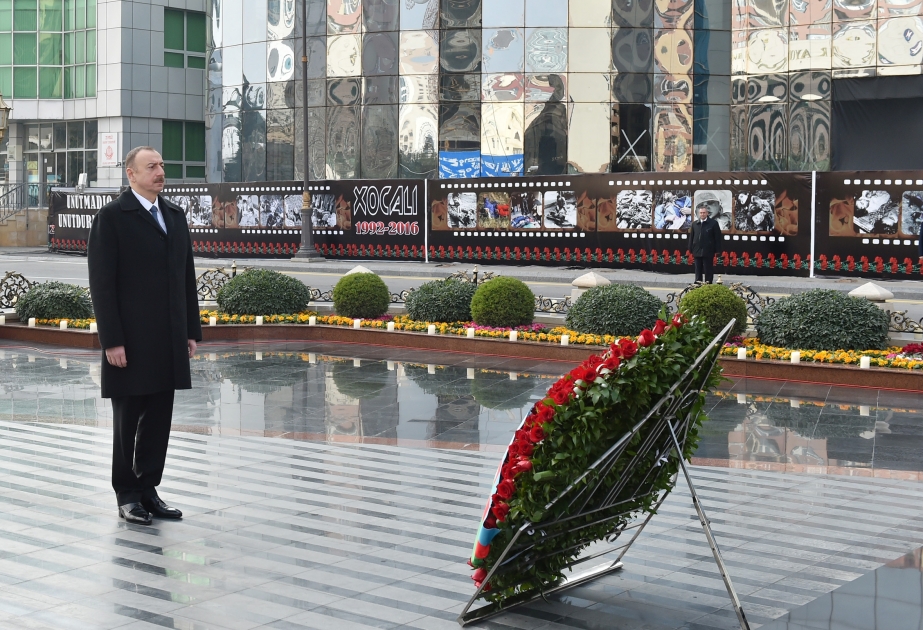 Prezident İlham Əliyev Xocalı faciəsi qurbanlarının xatirəsini anma mərasimində iştirak edib VİDEO