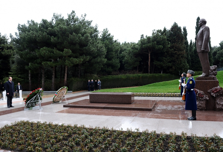 Georgian FM pays respect to national leader Heydar Aliyev and Azerbaijani heroes