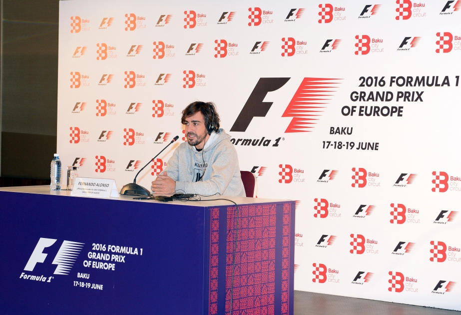 Alonso visits Baku circuit