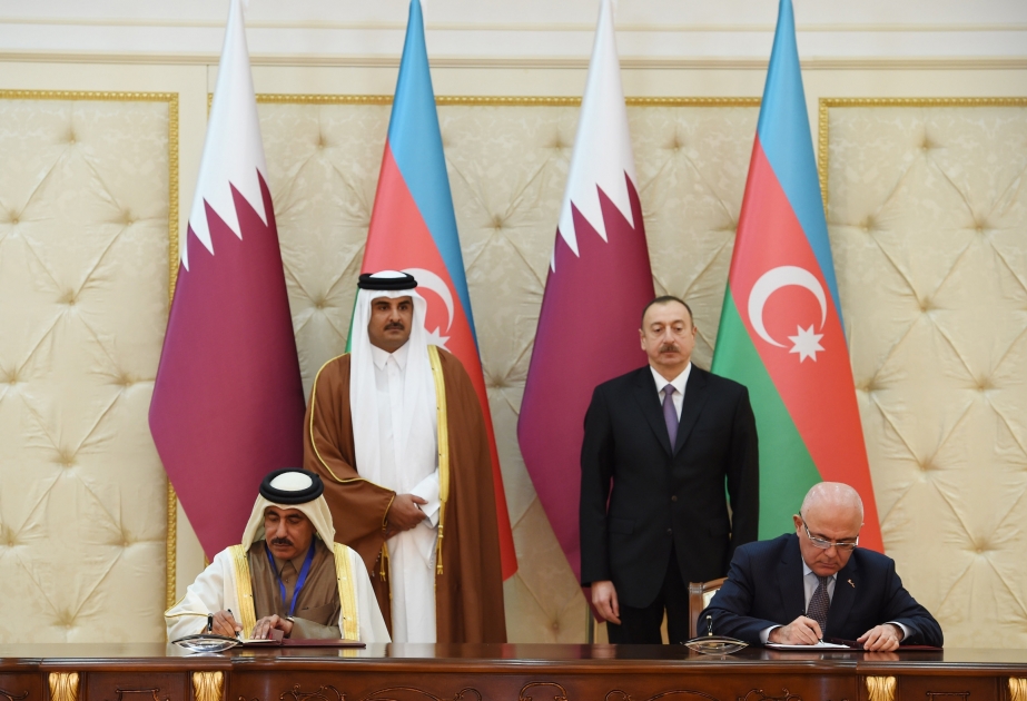 Signature des documents azerbaïdjano-qataris VIDEO