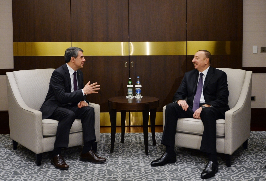 Treffen von Aserbaidschans Präsident Ilham Aliyev mit Präsident von Bulgarien Rossen Plewneliew VIDEO