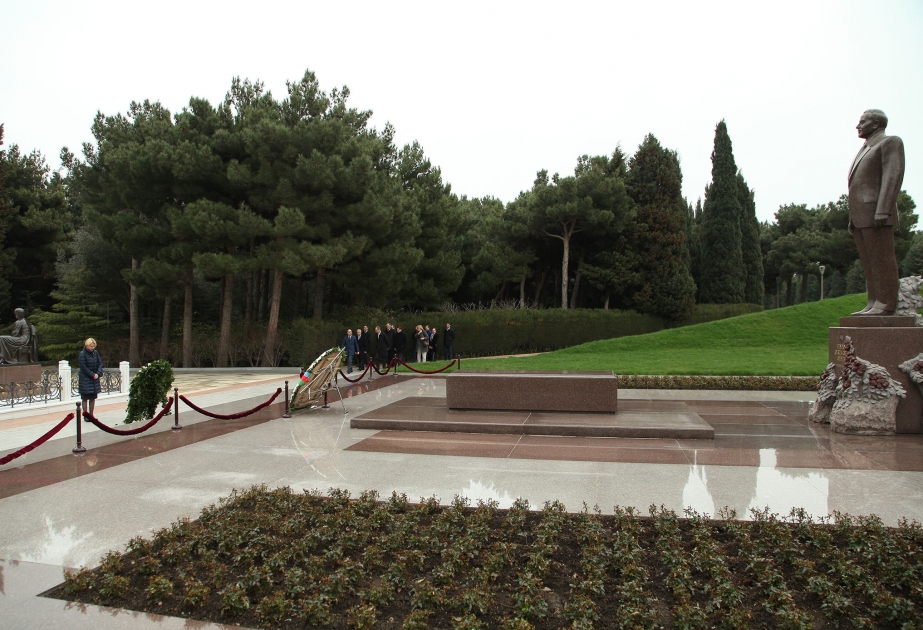 Swiss delegation pays respect to national leader Heydar Aliyev
