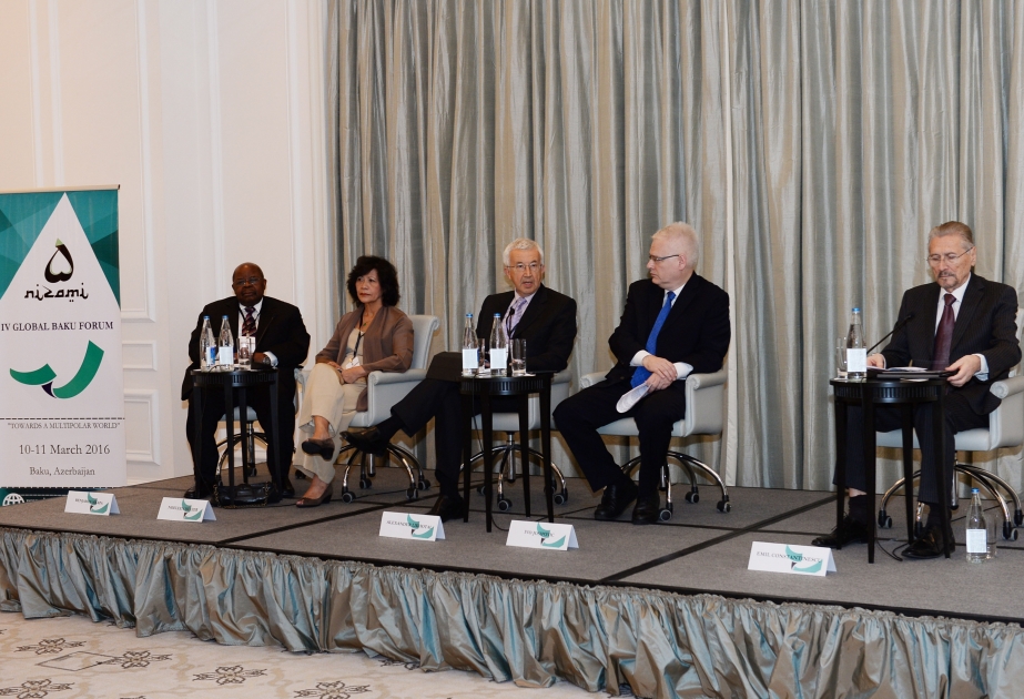 Qlobal Forumun panel iclasında bərabərsizliyin yaratdığı təhdidlərdən söhbət açılıb
