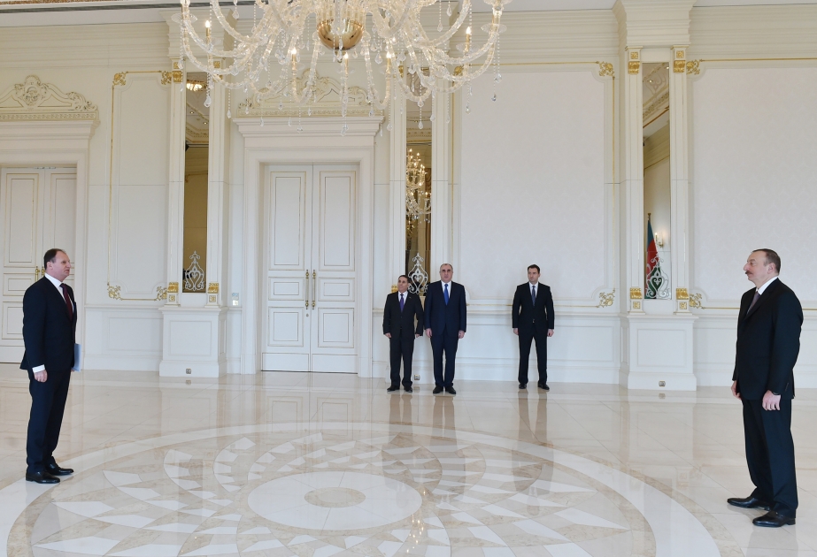 Le président Ilham Aliyev a reçu les lettres de créance du nouvel ambassadeur moldave VIDEO