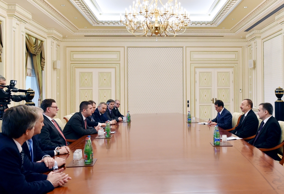 Aserbaidschans Präsident Ilham Aliyev empfängt eine tschechische Delegation VIDEO