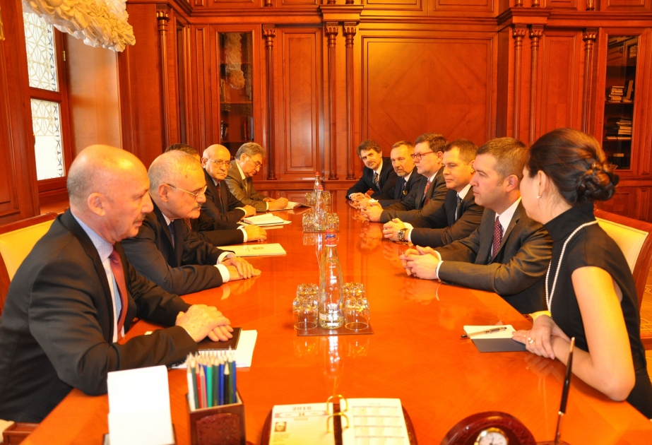 وجود إمكانيات كبيرة لتطوير العلاقات الأذربيجانية التشيكية