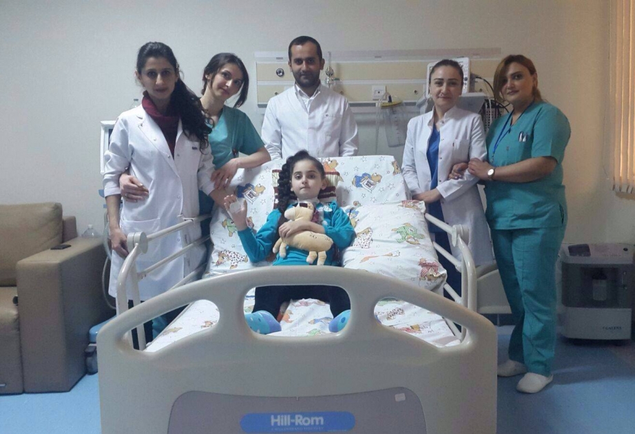 Азербайджанские врачи спасли ребенка с тяжелой болезнью легких