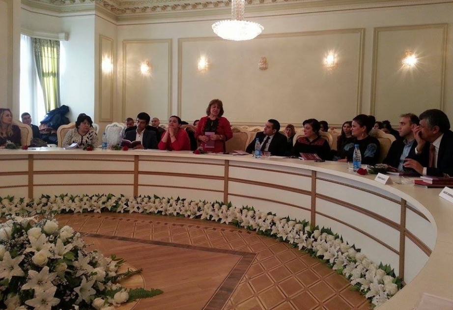 شاعر تركماني عراقي يطل على الجمهور بكتابه "زهور نوروز" بباكو