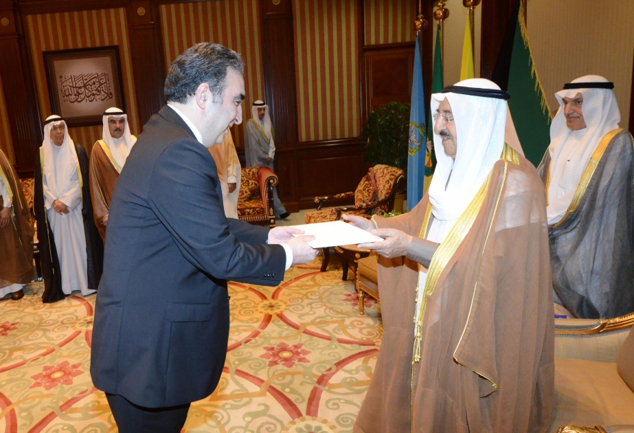 阿塞拜疆大使向科威特埃米尔提交任职国书