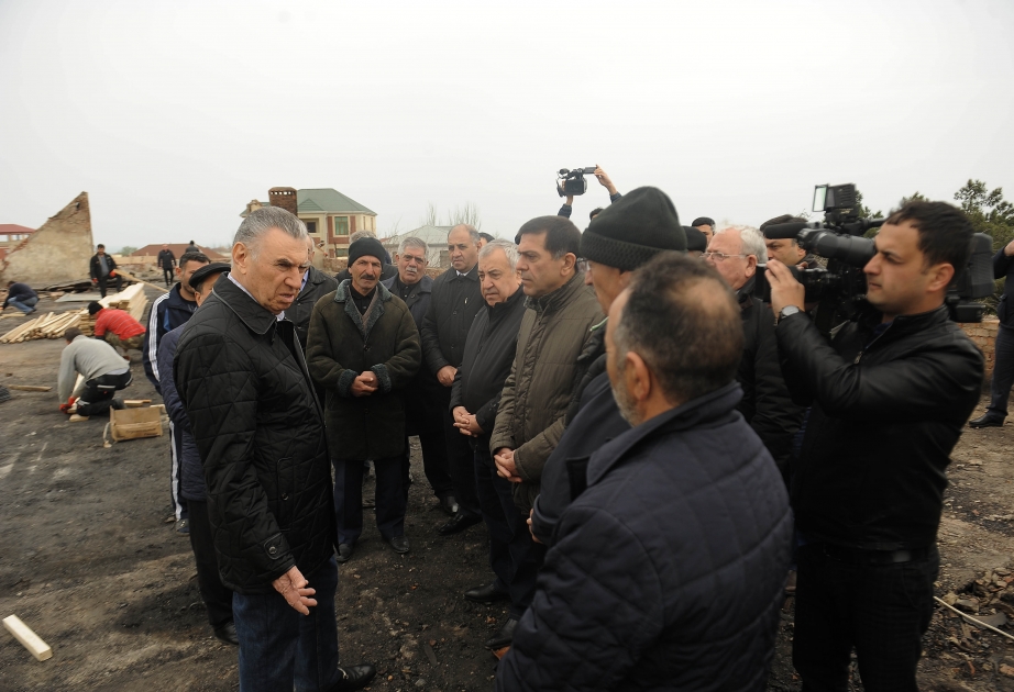 Məcburi köçkünlərin məskunlaşdıqları binada yanğının nəticələri aradan qaldırılır