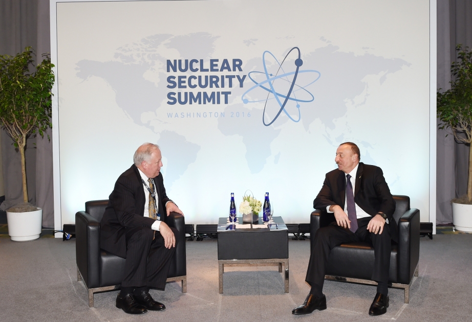 Präsident von Aserbaidschan Ilham Aliyev kommt mit US-Vizeaußenminister Thomas Shannon VIDEO