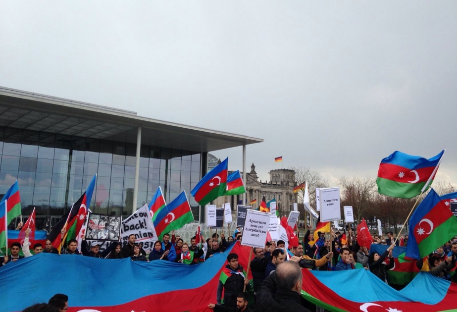 Ermənistan prezidentinin Berlinə səfəri etirazla qarşılandı