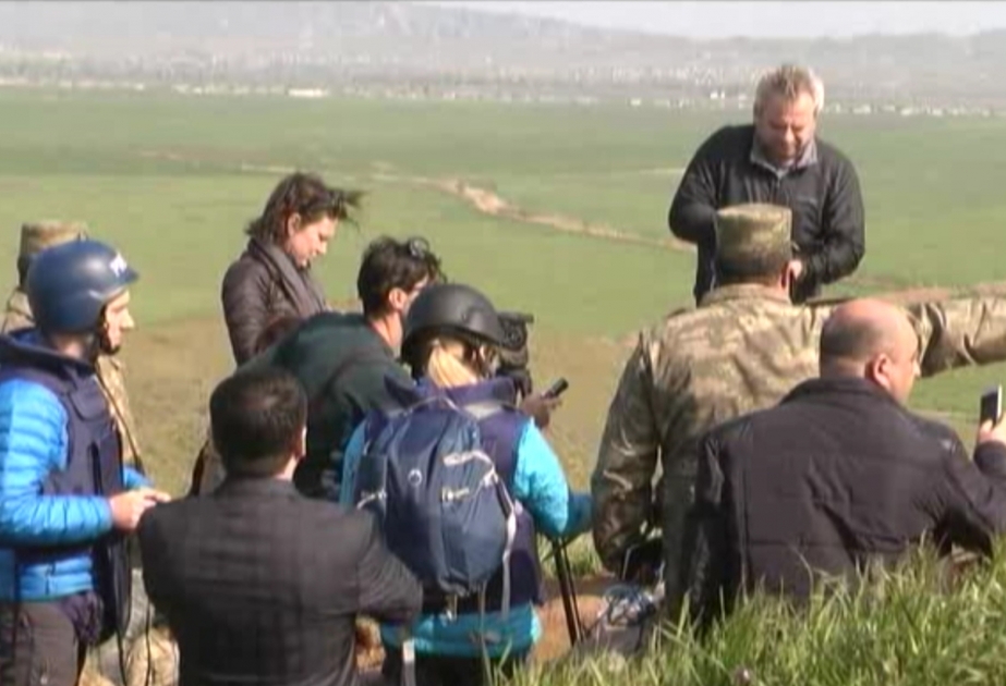 Foreign media representatives visit line of contact
