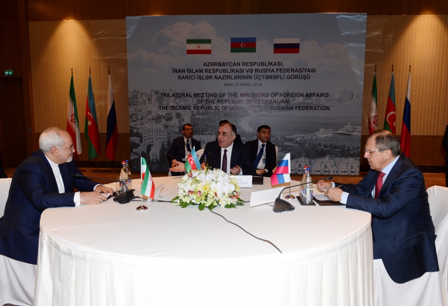 Les ministres des affaires étrangères azerbaïdjanais, russe et iranien se réunissent à Bakou