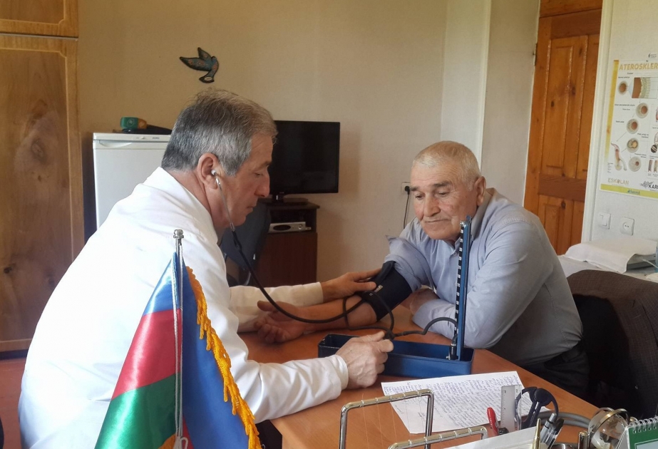 В селах и поселках Гусарского района успешно продолжается медицинское обследование жителей