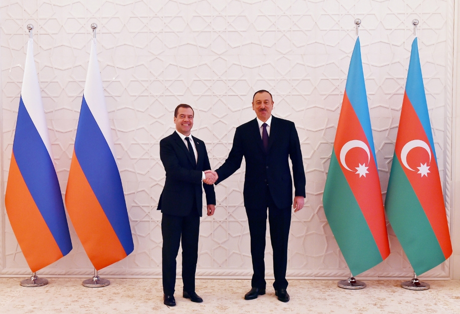 Zusammentreffen von Aserbaidschans Präsident und russischem Premier im engen Format VIDEO