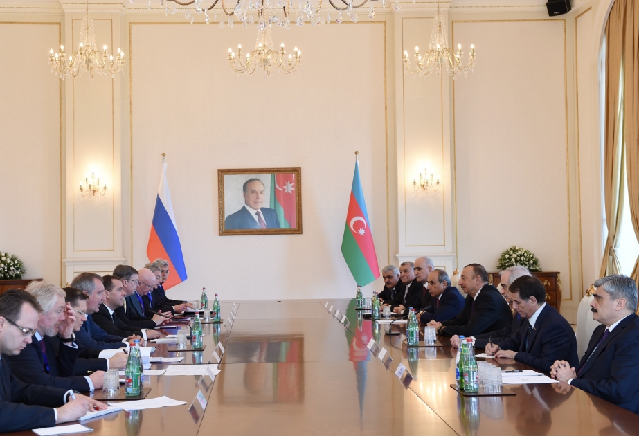 Entretien du président azerbaïdjanais et du Premier ministre russe élargi aux délégations VIDEO