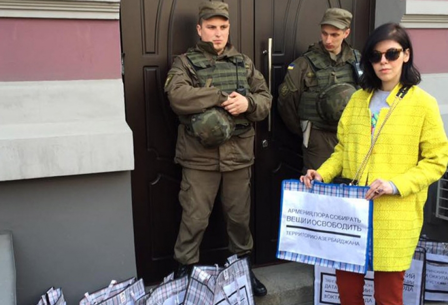 Kiyevdəki Ermənistan səfirliyi qarşısında həmvətənlərimizin kütləvi etiraz aksiyası keçirilib