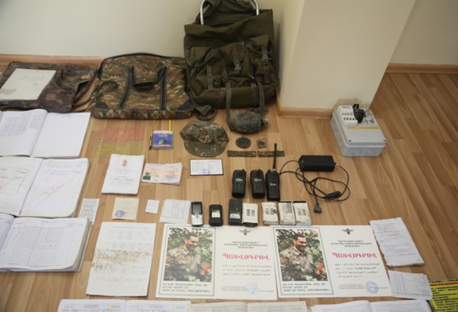 Unterlagen und Kommunikationsmittel des armenischen Militärs in Hand geraten