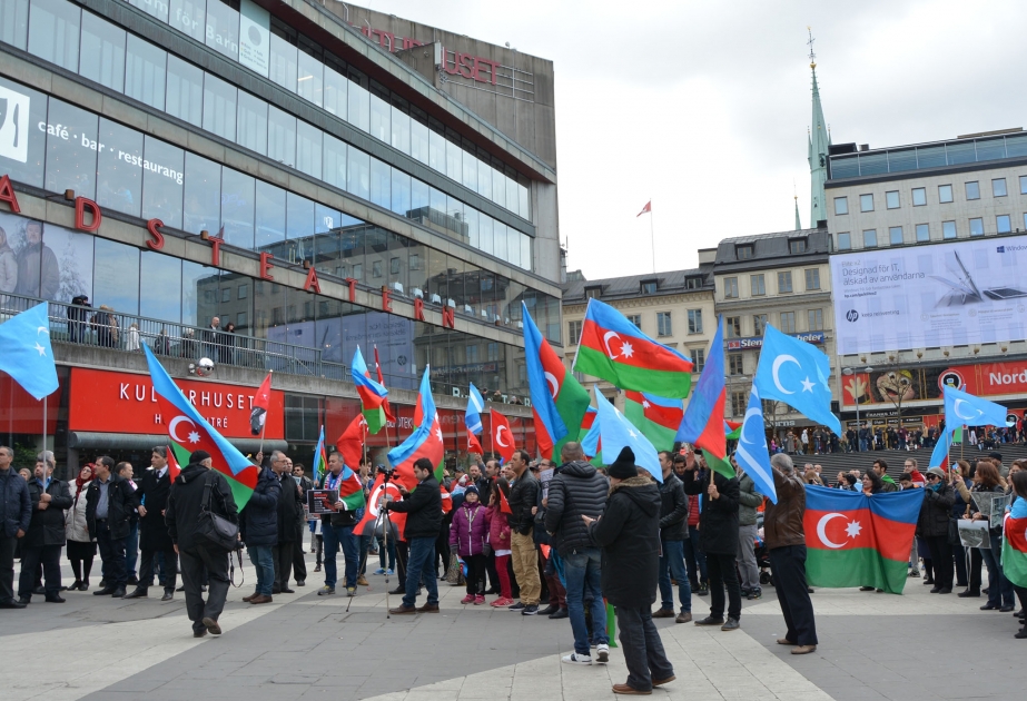 İsveçdə yaşayan azərbaycanlılar erməni təxribatlarına qarşı etiraz aksiyası keçiriblər VİDEO