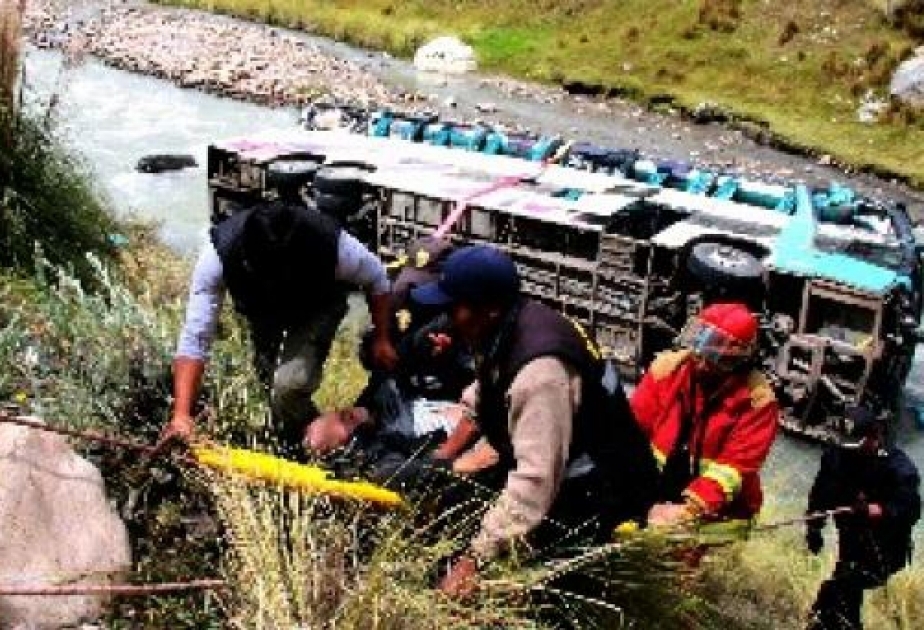 Bus stürzt in Fluss in Peru: mindestens 22 Tote