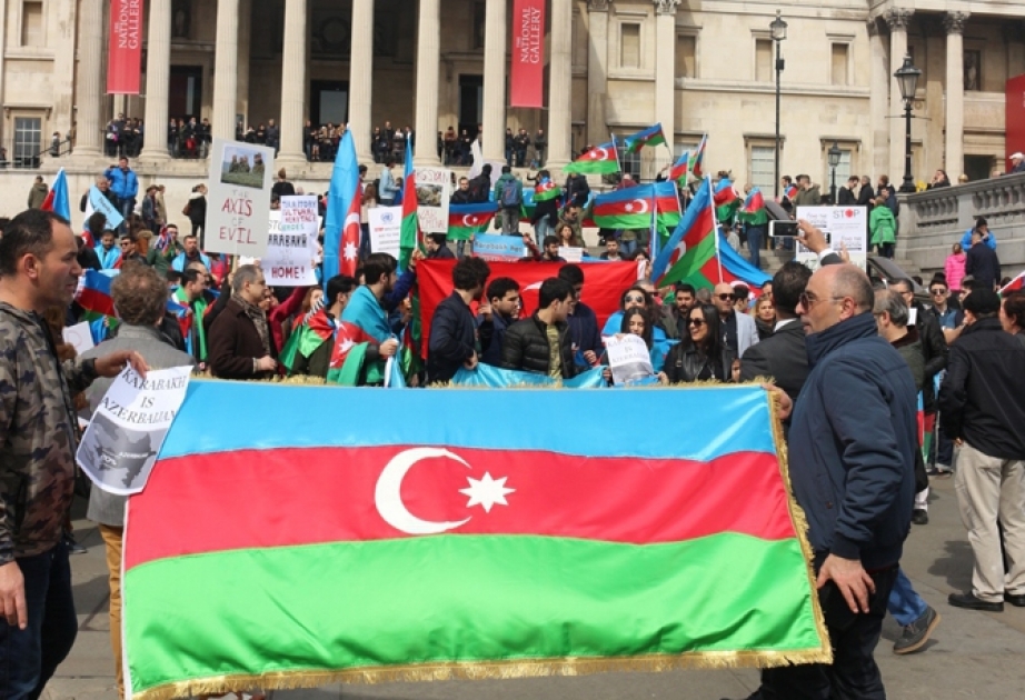 More than 400 bring Azerbaijani message to 10 Downing Street