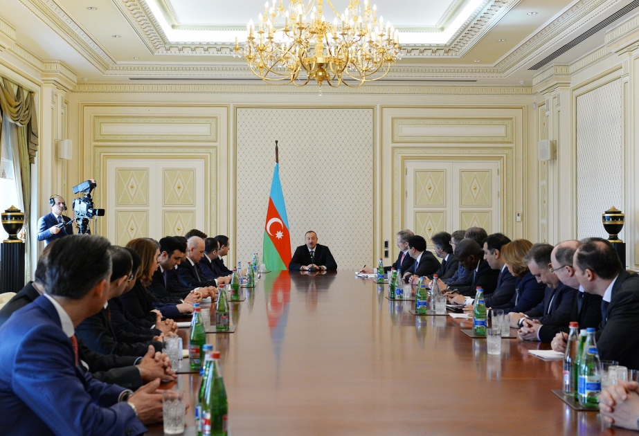 Le président Ilham Aliyev s’est entretenu avec les membres de la Chambre de commerce azerbaïdjano-américaine VIDEO