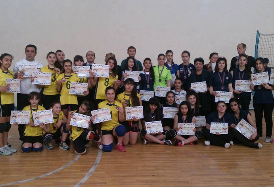 Bakıda məktəbli qızlar arasında keçirilən voleybol yarışı başa çatıb