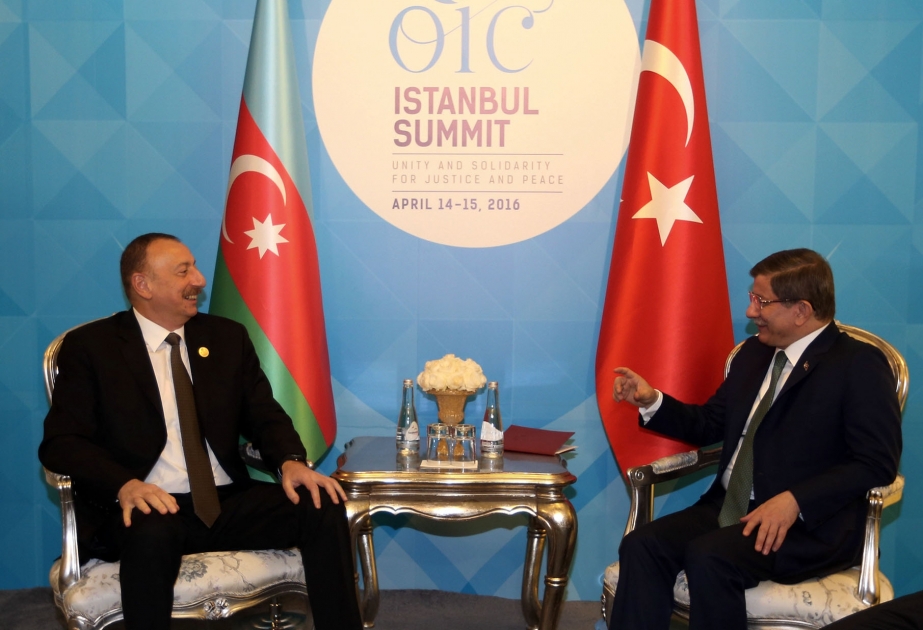 Präsident Ilham Aliyev trifft mit türkischem Premier zusammen VIDEO