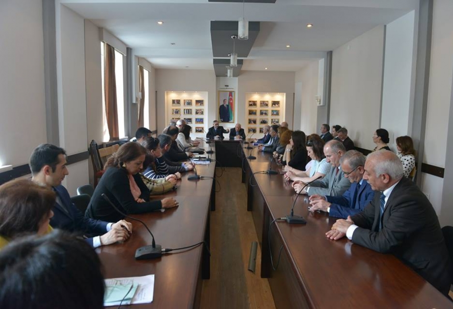 В АУЯ состоялась презентация книги «Азербайджанский университет языков в переходный период»